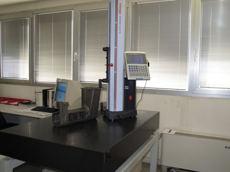 Altimeter for the AR COSTRUZIONI MECCANICHE measuring room for precision vertical measurements